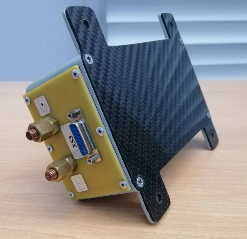 Electronic switching module on a carbon-fibre mounting plate with connectors